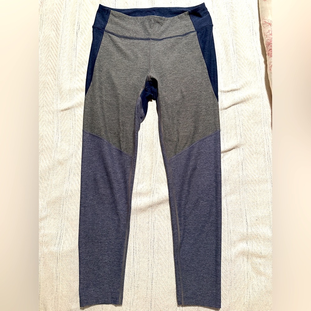 OUTDOOR VOICES 7/8 BLUE TRITONE LEGGINGS large